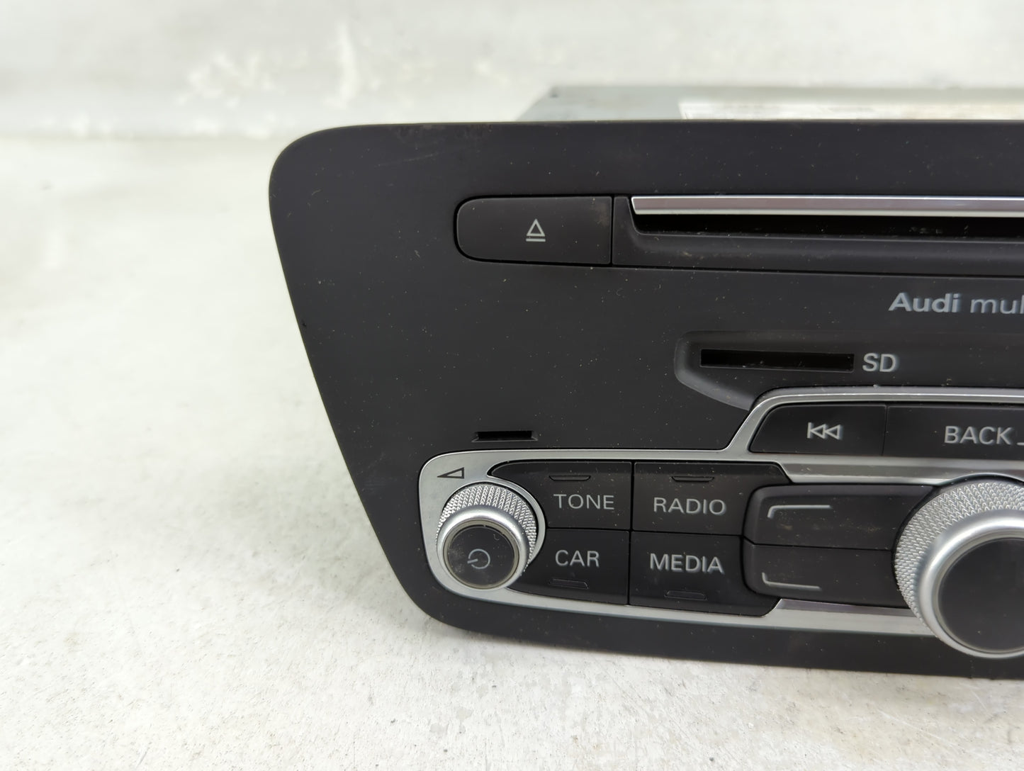 2016 Audi Q3 Radio AM FM Cd Player Receiver Replacement P/N:8U1.035.187.A 28425606, 28444135 Fits OEM Used Auto Parts - Oemu