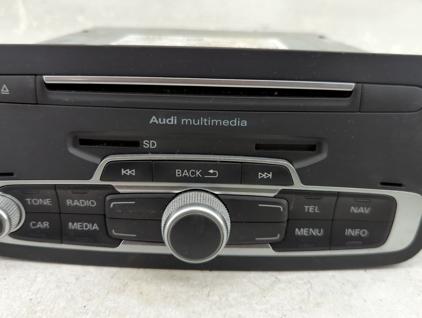2016 Audi Q3 Radio AM FM Cd Player Receiver Replacement P/N:8U1.035.187.A 28425606, 28444135 Fits OEM Used Auto Parts - Oemu
