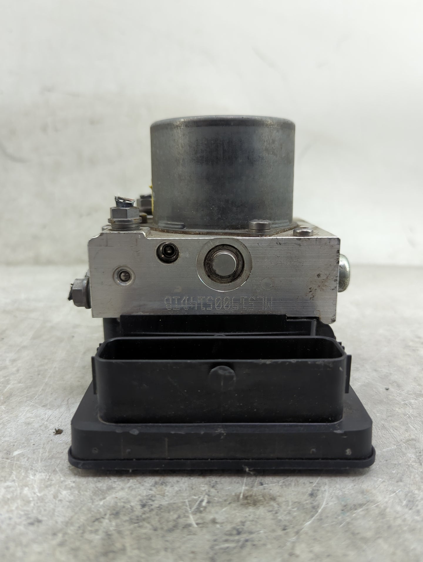 2015-2018 Audi Q3 ABS Pump Control Module Replacement P/N:5N0614109CD 54086984F, K03GNOA00VQ7VE Fits Fits 2015 2016 2017 201