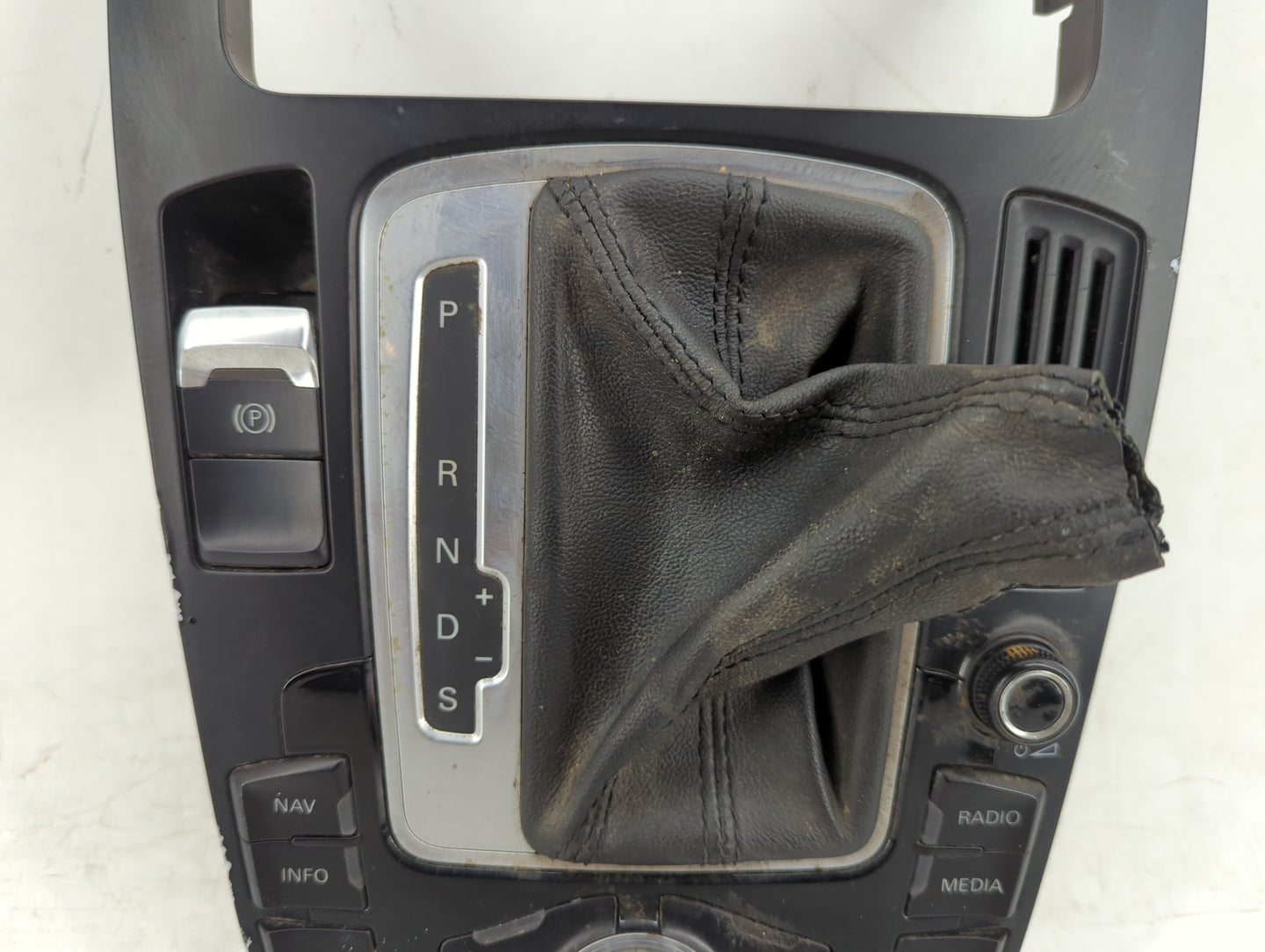 2009-2017 Audi Q5 Radio Control Panel - Oemusedautoparts1.com