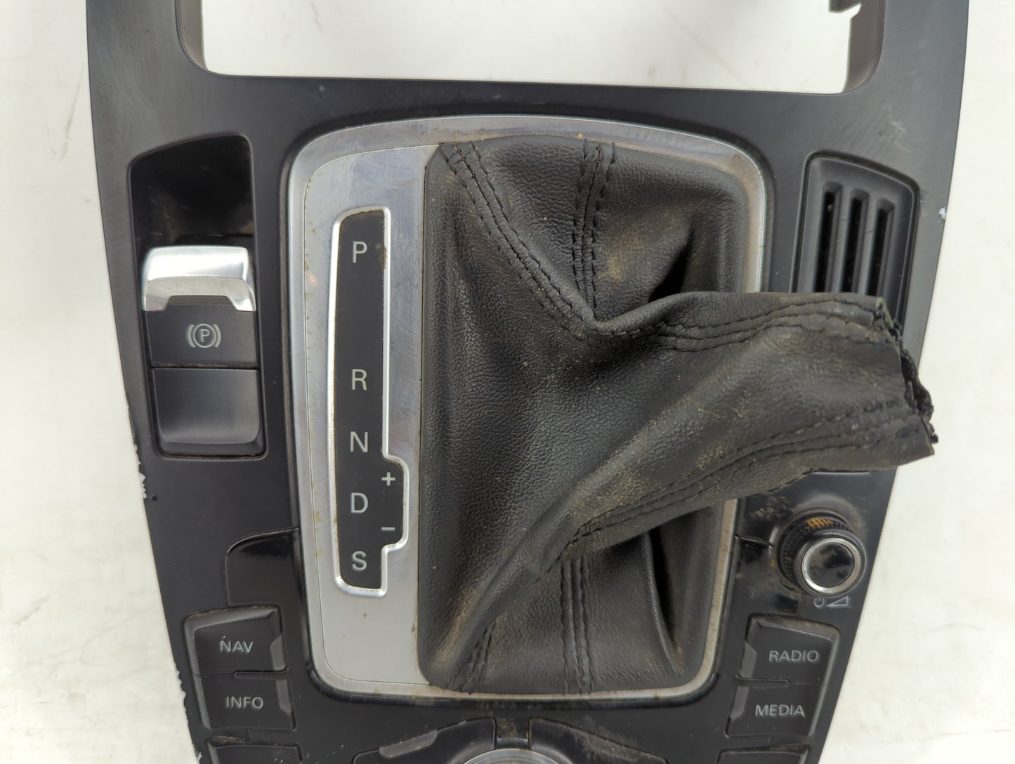 2009-2017 Audi Q5 Radio Control Panel - Oemusedautoparts1.com