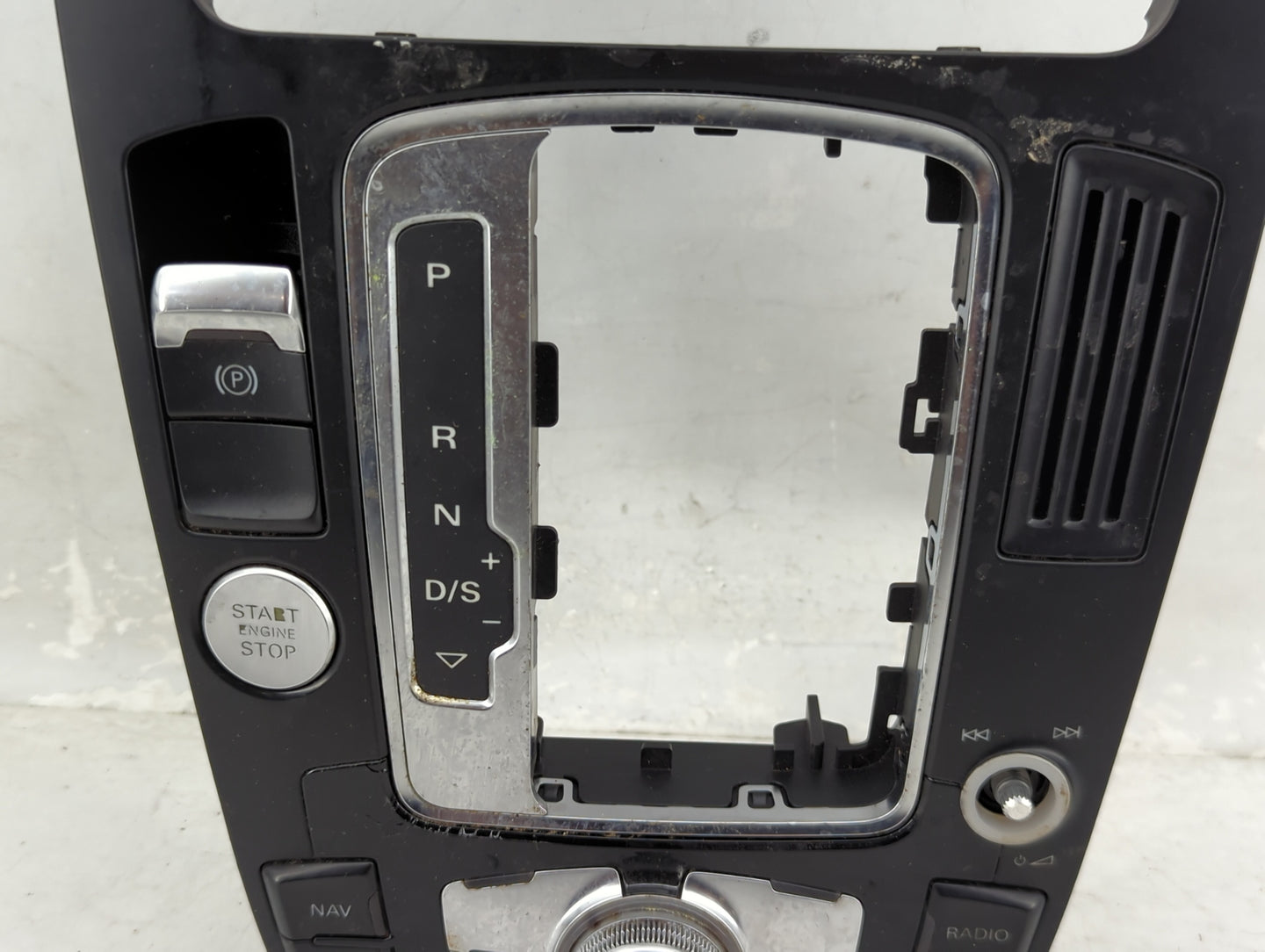 2016 Audi Q5 Radio AM FM Cd Player Receiver Replacement P/N:8T0919611L 8T0919611LWFX, 90025-505/0001 Fits OEM Used Auto Part