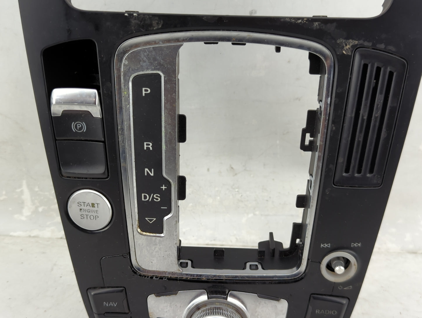 2016 Audi Q5 Radio AM FM Cd Player Receiver Replacement P/N:8T0919611L 8T0919611LWFX, 90025-505/0001 Fits OEM Used Auto Part
