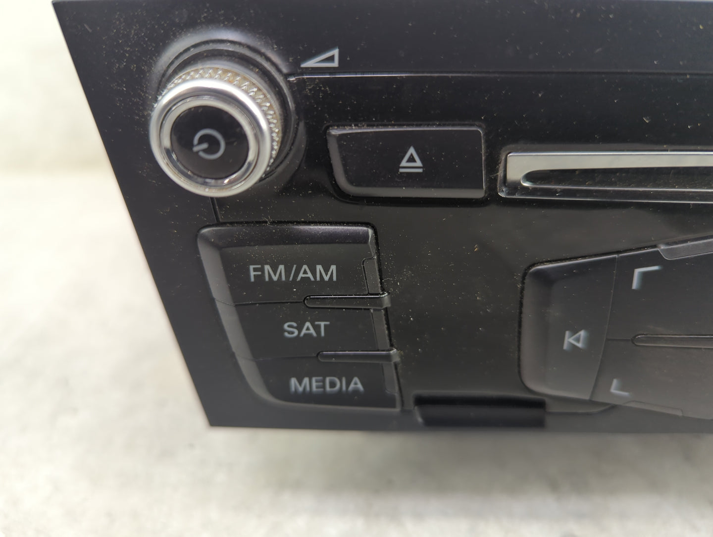 2011-2017 Audi Q5 Radio AM FM Cd Player Receiver Replacement P/N:8R1035186Q CQ-JA14E2AE Fits OEM Used Auto Parts - Oemusedau