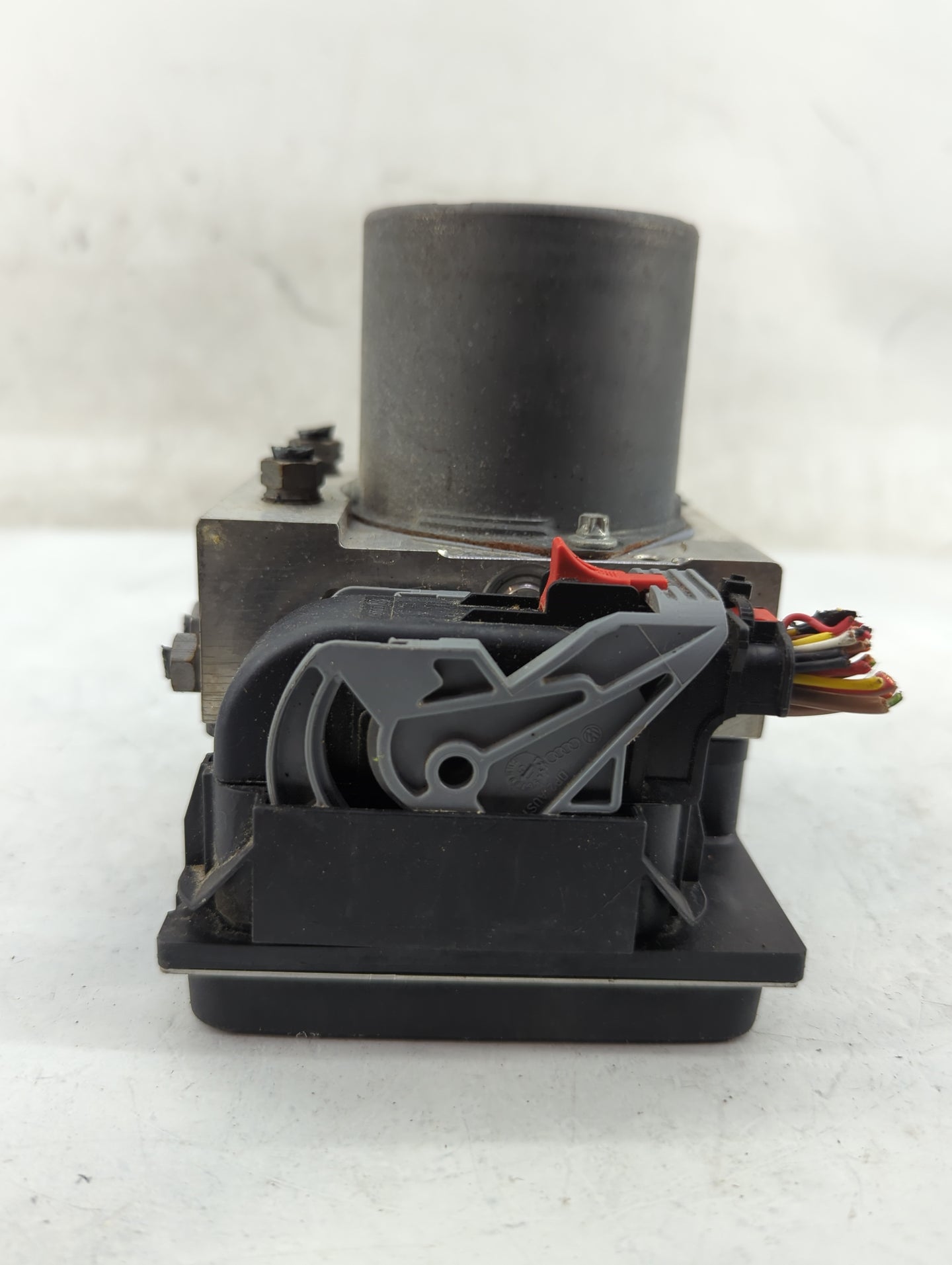 2013-2016 Audi Q5 ABS Pump Control Module Replacement P/N:8R0907379AS 0265234476, 0265952166 Fits Fits 2013 2014 2015 2016 O