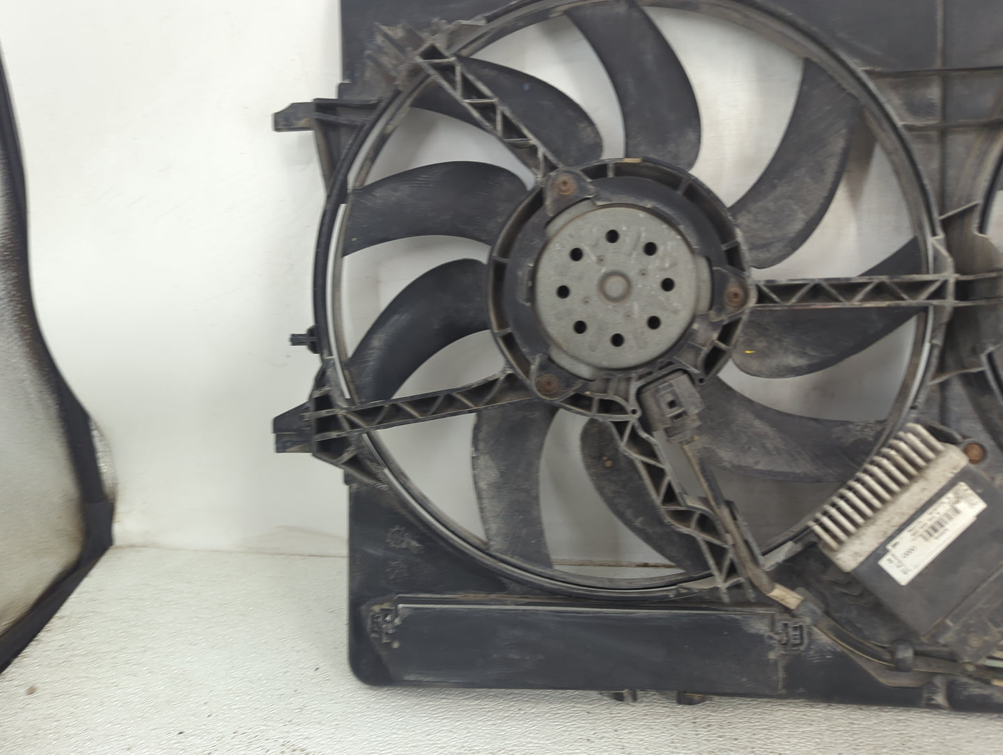 2009-2017 Audi Q5 Electric Radiator Cooling Fan Motor Assembly P/N:8K0121003P M136317 Fits OEM Used Auto Parts - Oemusedauto