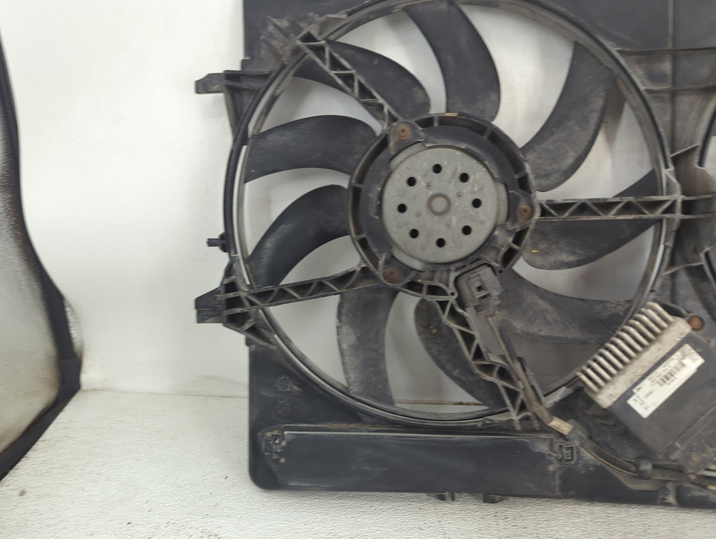 2009-2017 Audi Q5 Electric Radiator Cooling Fan Motor Assembly P/N:8K0121003P M136317 Fits OEM Used Auto Parts - Oemusedauto