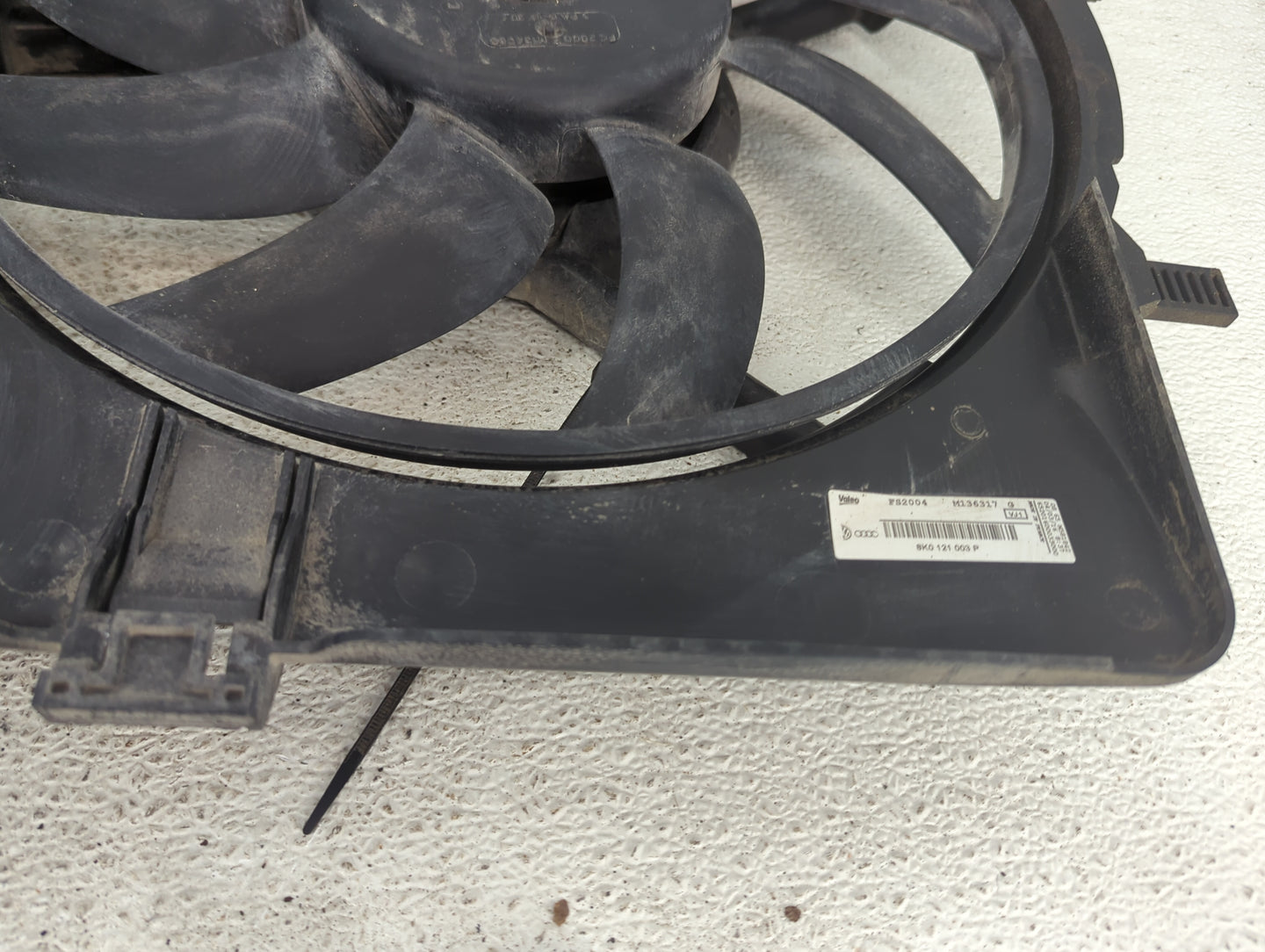 2009-2017 Audi Q5 Electric Radiator Cooling Fan Motor Assembly P/N:8K0121003P M136317 Fits OEM Used Auto Parts - Oemusedauto