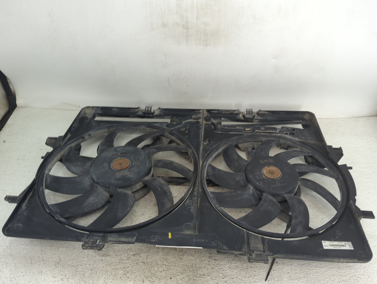 2009-2017 Audi Q5 Electric Radiator Cooling Fan Motor Assembly P/N:8K0121003P M136317 Fits OEM Used Auto Parts - Oemusedauto