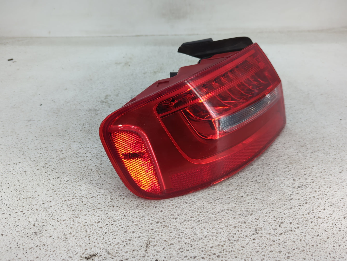 2013-2016 Audi S4 Tail Light Assembly Driver Left OEM P/N:8K5945095 Fits Fits 2013 2014 2015 2016 OEM Used Auto Parts - Oemu
