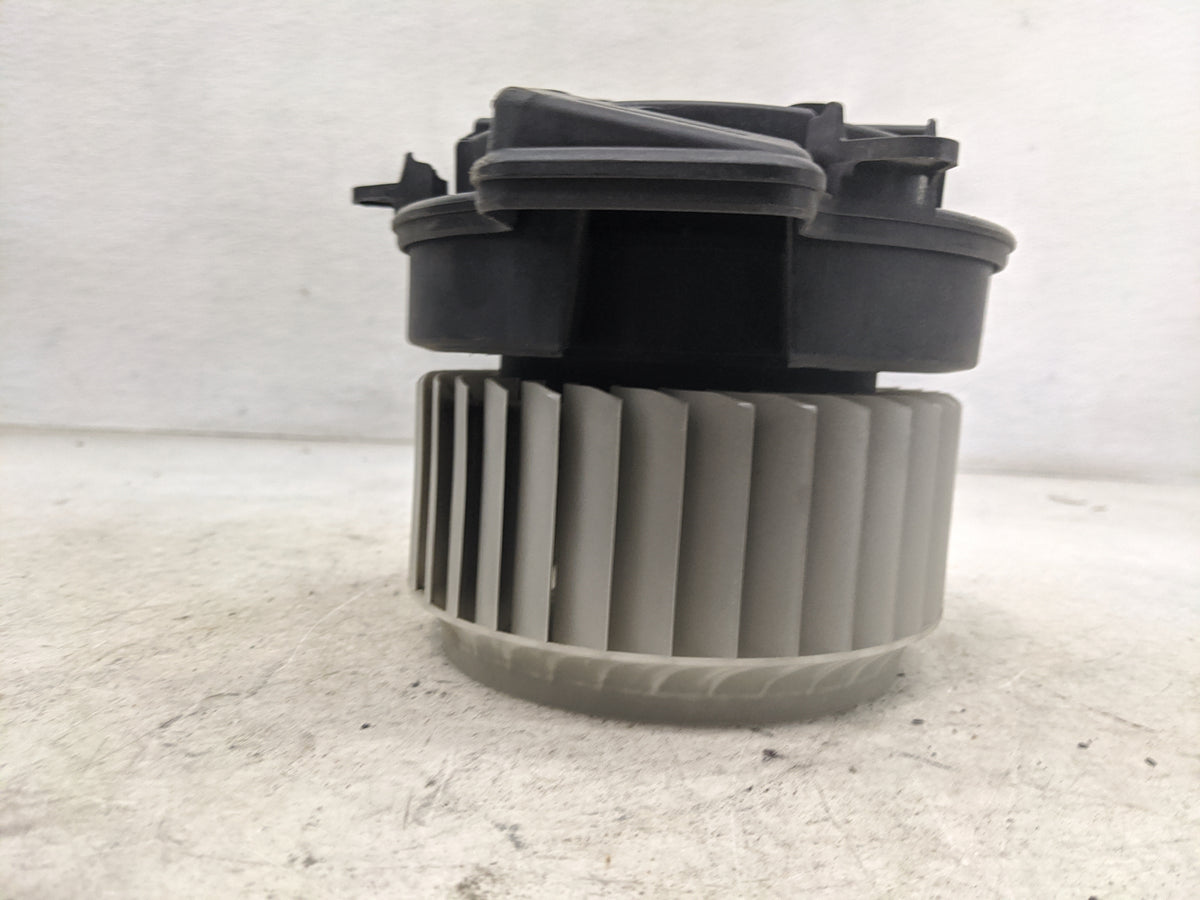 2013-2017 Audi S6 Heater AC Blower Motor P/N:4H1820021B CZ016070-1265 Fits Fits 2011 2012 2013 2014 2015 2016 2017 2018 OEM 