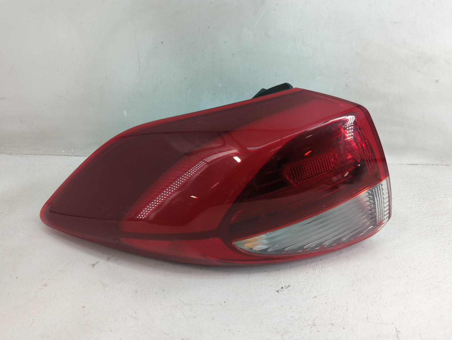 2016 Blank Key Hyundai Tail Light Assembly Driver Left OEM P/N:160725BK Fits OEM Used Auto Parts - Oemusedautoparts1.com