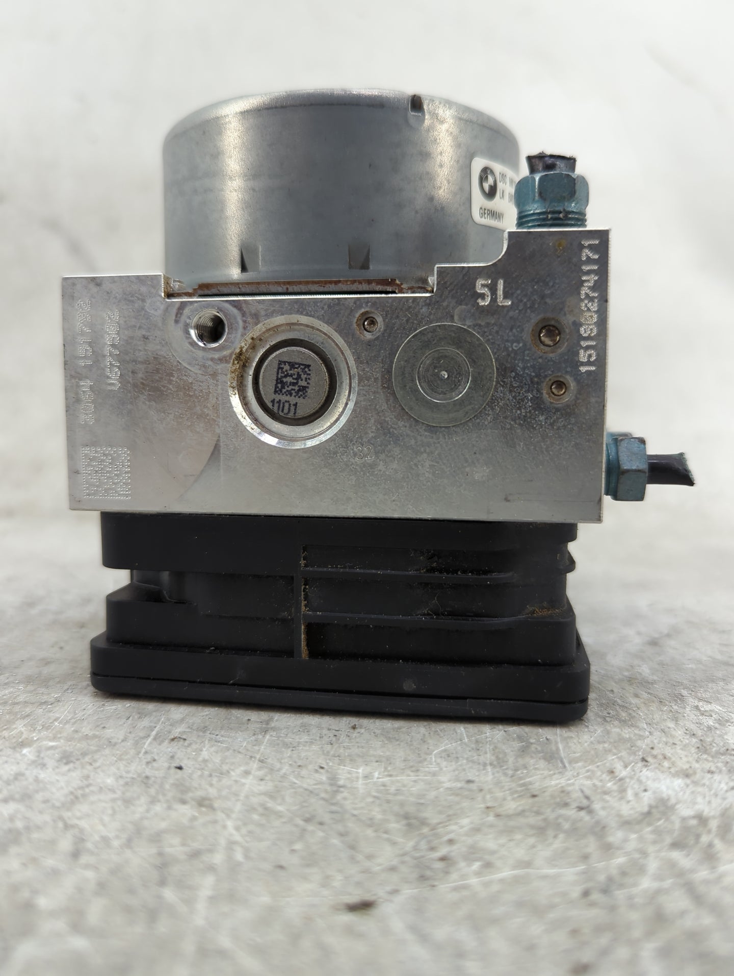 2014-2018 Bmw 320 ABS Pump Control Module Replacement P/N:3451-6871109-01 10.0220-0649.4 Fits OEM Used Auto Parts - Oemuseda