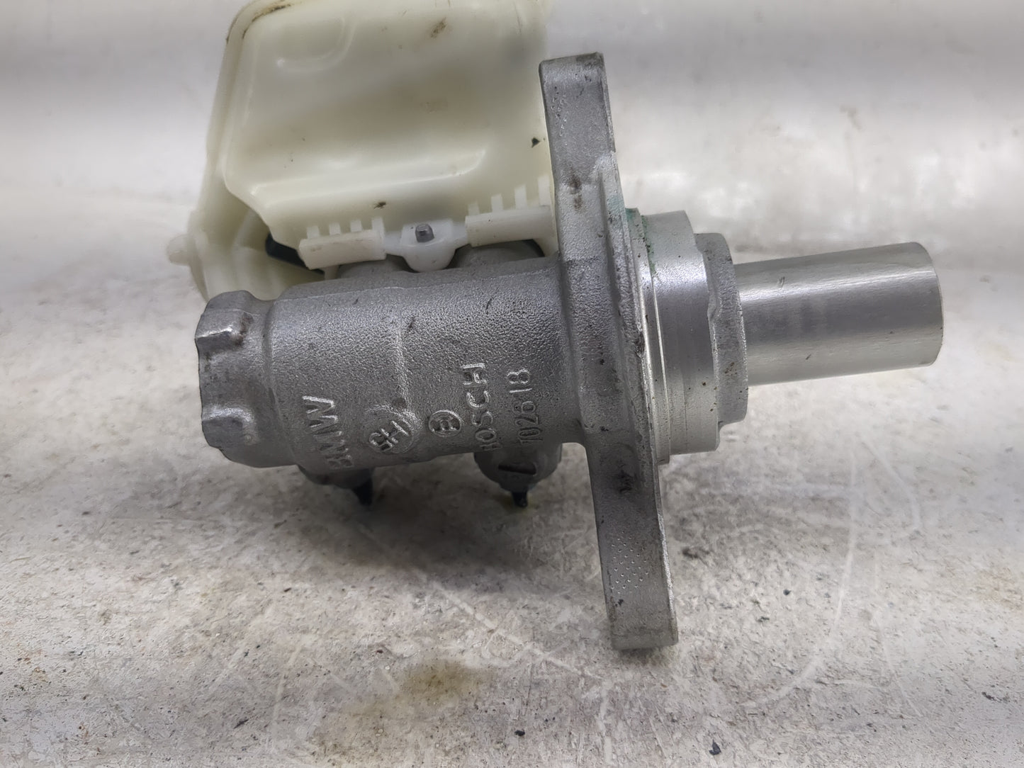 Bmw 320 Brake Master Cylinder 1496755 - Oemusedautoparts1.com