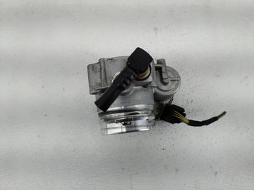2012-2018 Bmw 320i Throttle Body P/N:1354 7588625-02 Fits Fits 2012 2013 2014 2015 2016 2017 2018 OEM Used Auto Parts