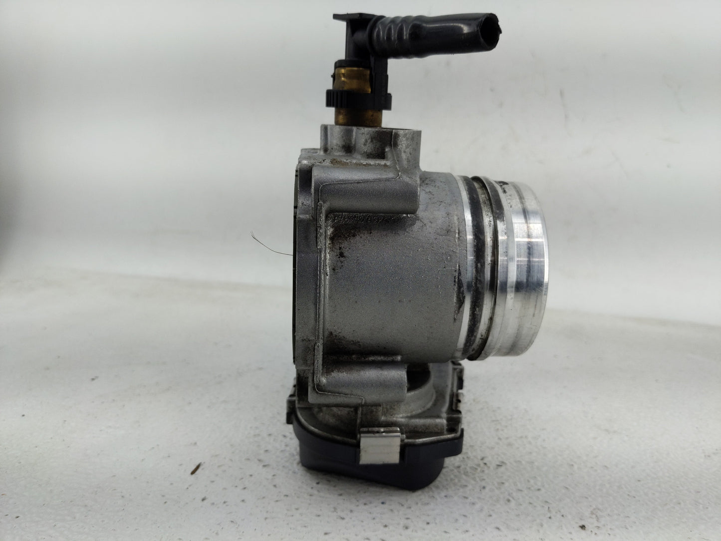 2012-2018 Bmw 320i Throttle Body P/N:1354 7588625-02 Fits Fits 2012 2013 2014 2015 2016 2017 2018 OEM Used Auto Parts - Oemu