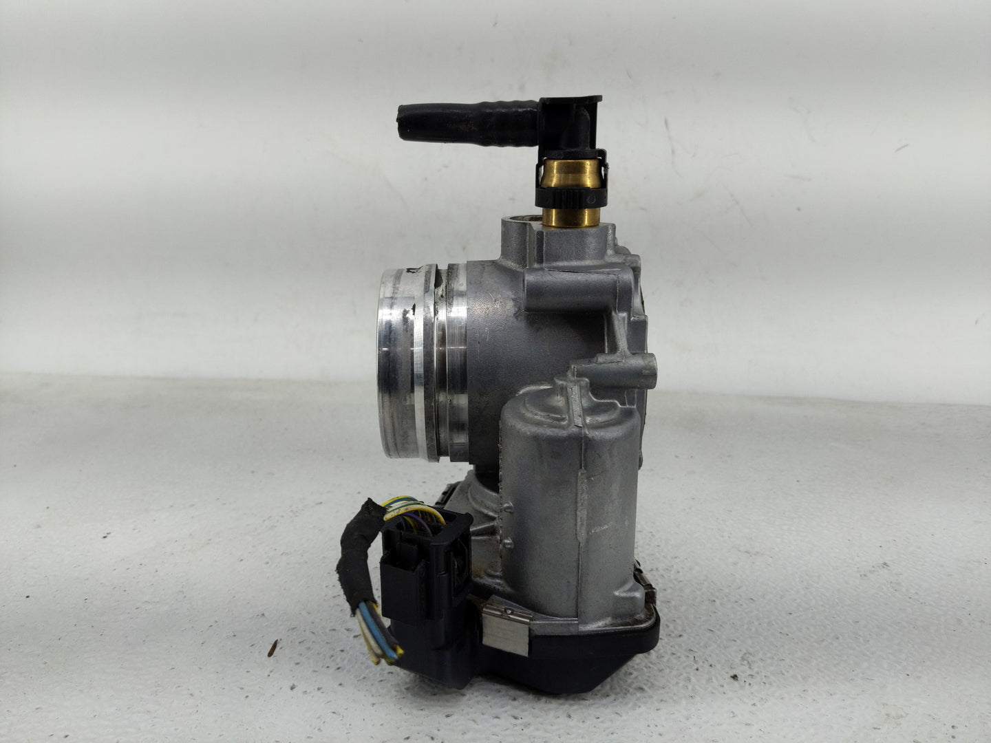 2012-2018 Bmw 320i Throttle Body P/N:1354 7588625-02 Fits Fits 2012 2013 2014 2015 2016 2017 2018 OEM Used Auto Parts - Oemu