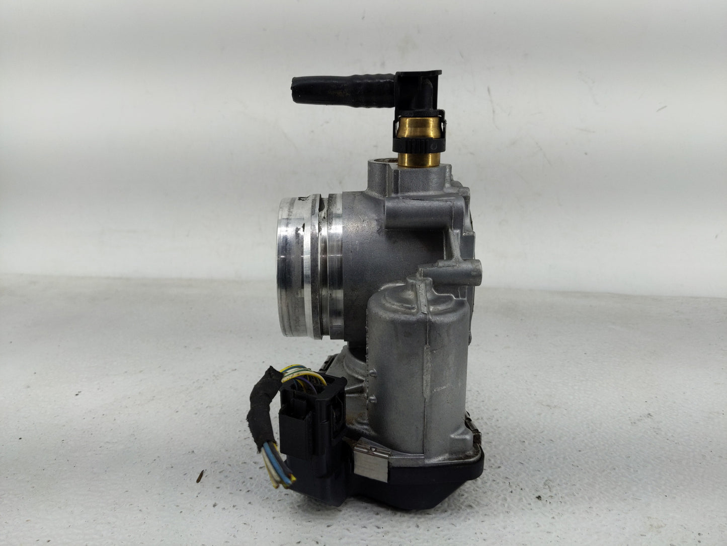 2012-2018 Bmw 320i Throttle Body P/N:1354 7588625-02 Fits Fits 2012 2013 2014 2015 2016 2017 2018 OEM Used Auto Parts - Oemu