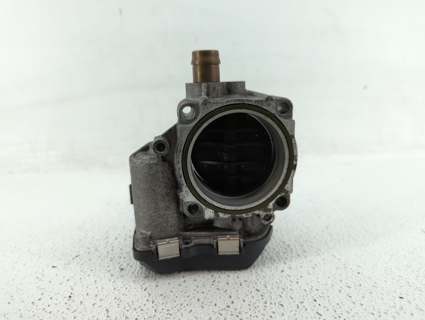 2012-2018 Bmw 320i Throttle Body P/N:1354 7588625-03 1354 7588625 Fits Fits 2012 2013 2014 2015 2016 2017 2018 OEM Used Auto