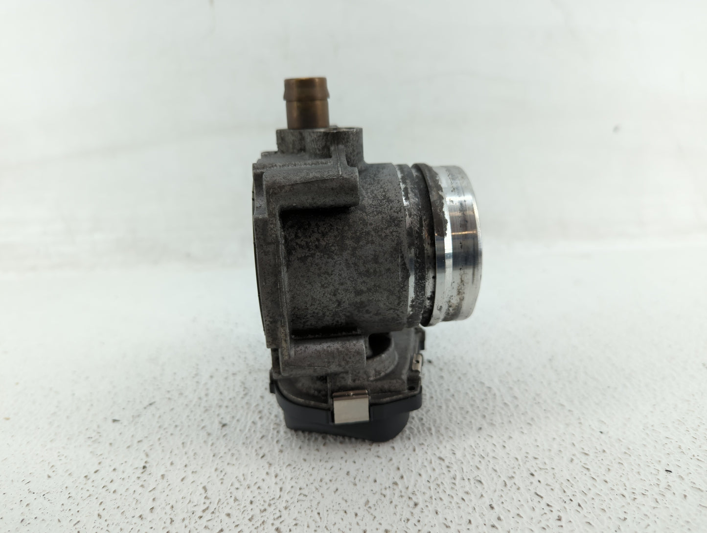 2012-2018 Bmw 320i Throttle Body P/N:1354 7588625-03 1354 7588625 Fits Fits 2012 2013 2014 2015 2016 2017 2018 OEM Used Auto