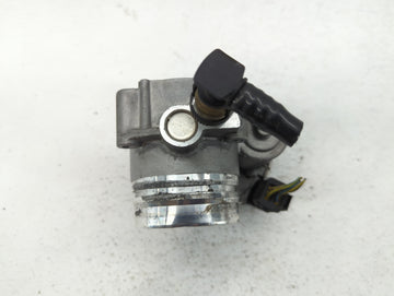2012-2018 Bmw 320i Throttle Body P/N:1354 7588625-04 1354 7588625-03 Fits Fits 2012 2013 2014 2015 2016 2017 2018 OEM Used Auto Parts