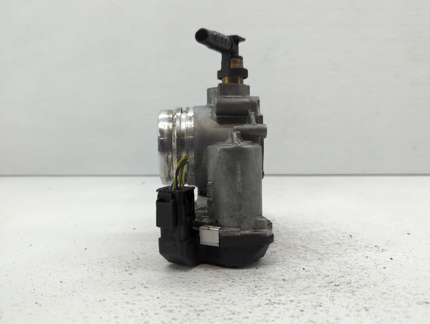 2012-2018 Bmw 320i Throttle Body P/N:1354 7588625-04 1354 7588625-03 Fits Fits 2012 2013 2014 2015 2016 2017 2018 OEM Used A