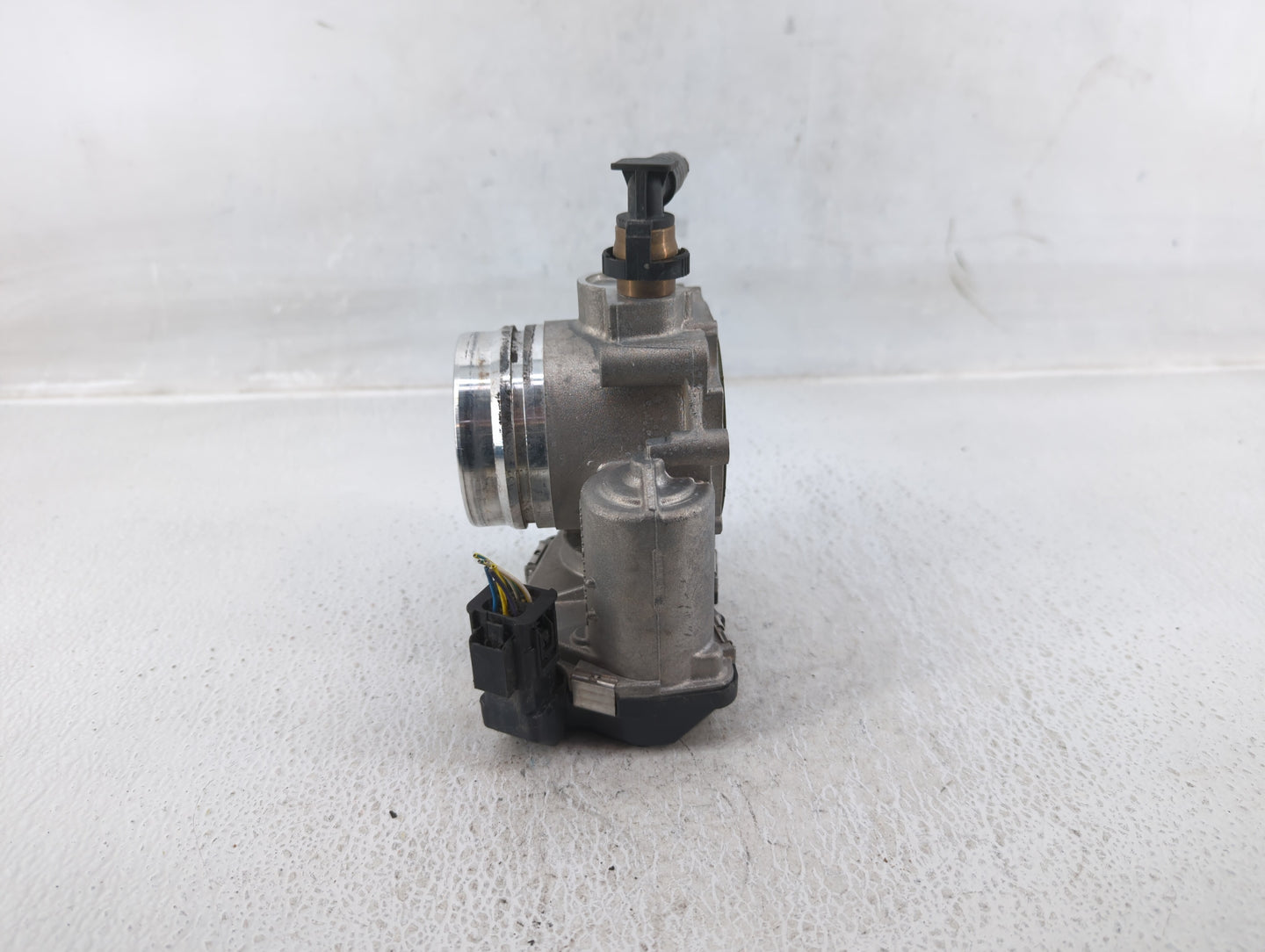 2012-2018 Bmw 320i Throttle Body P/N:1354 7588625-04 Fits Fits 2012 2013 2014 2015 2016 2017 2018 OEM Used Auto Parts - Oemu