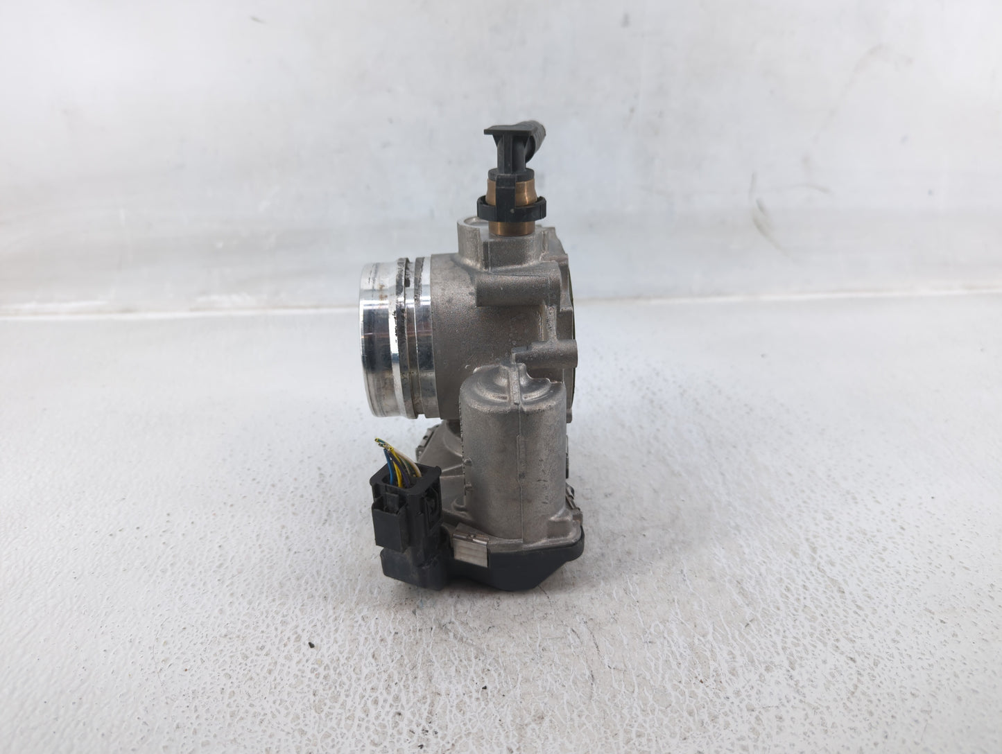 2012-2018 Bmw 320i Throttle Body P/N:1354 7588625-04 Fits Fits 2012 2013 2014 2015 2016 2017 2018 OEM Used Auto Parts - Oemu