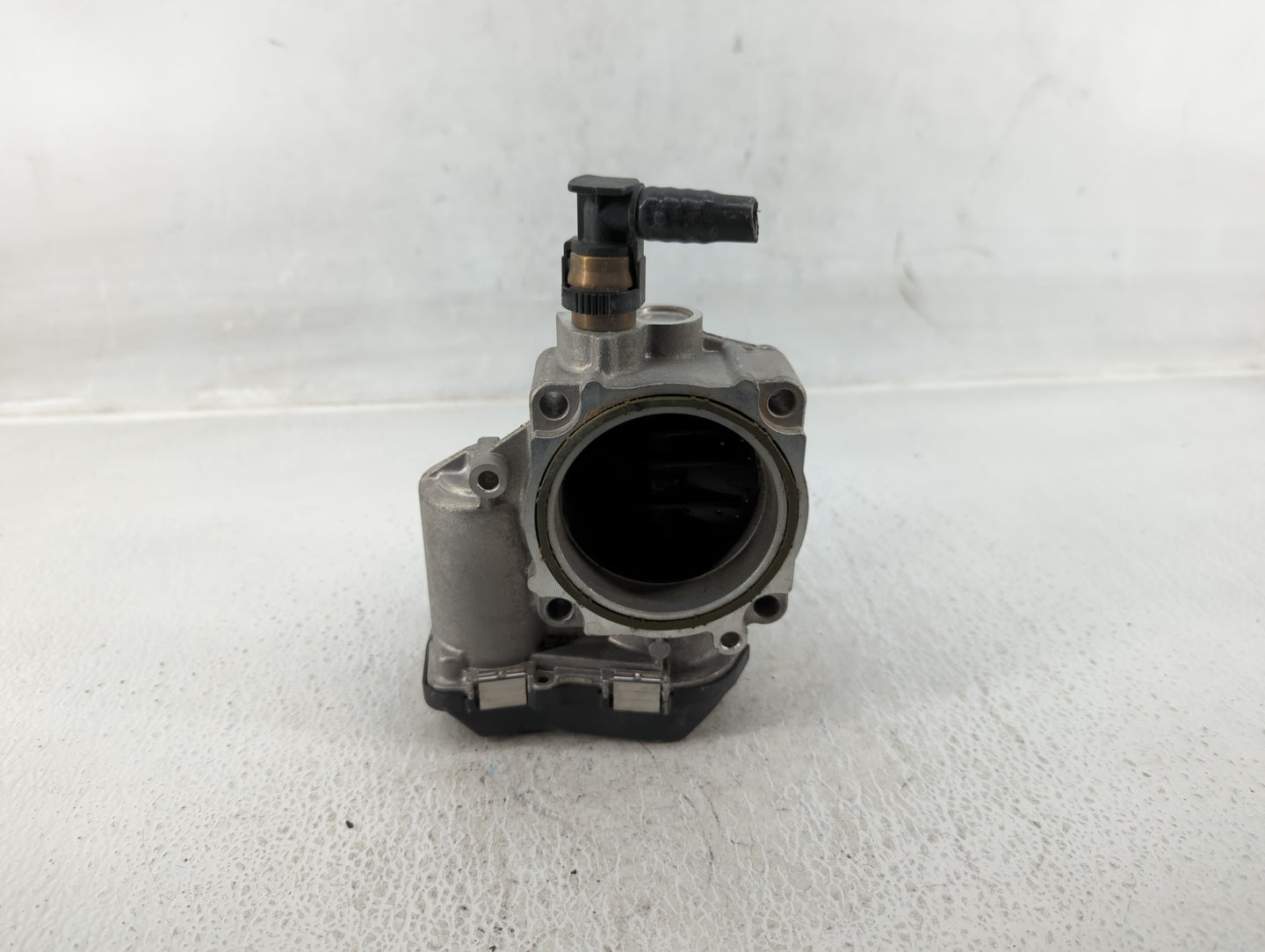 2012-2018 Bmw 320i Throttle Body P/N:1354 7588625-04 Fits Fits 2012 2013 2014 2015 2016 2017 2018 OEM Used Auto Parts - Oemu
