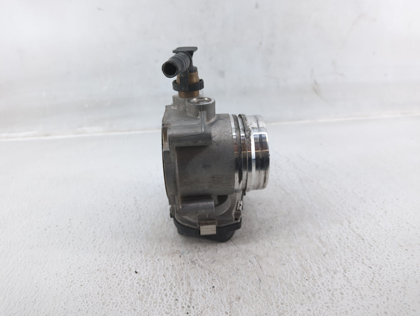 2012-2018 Bmw 320i Throttle Body P/N:1354 7588625-04 Fits Fits 2012 2013 2014 2015 2016 2017 2018 OEM Used Auto Parts - Oemu