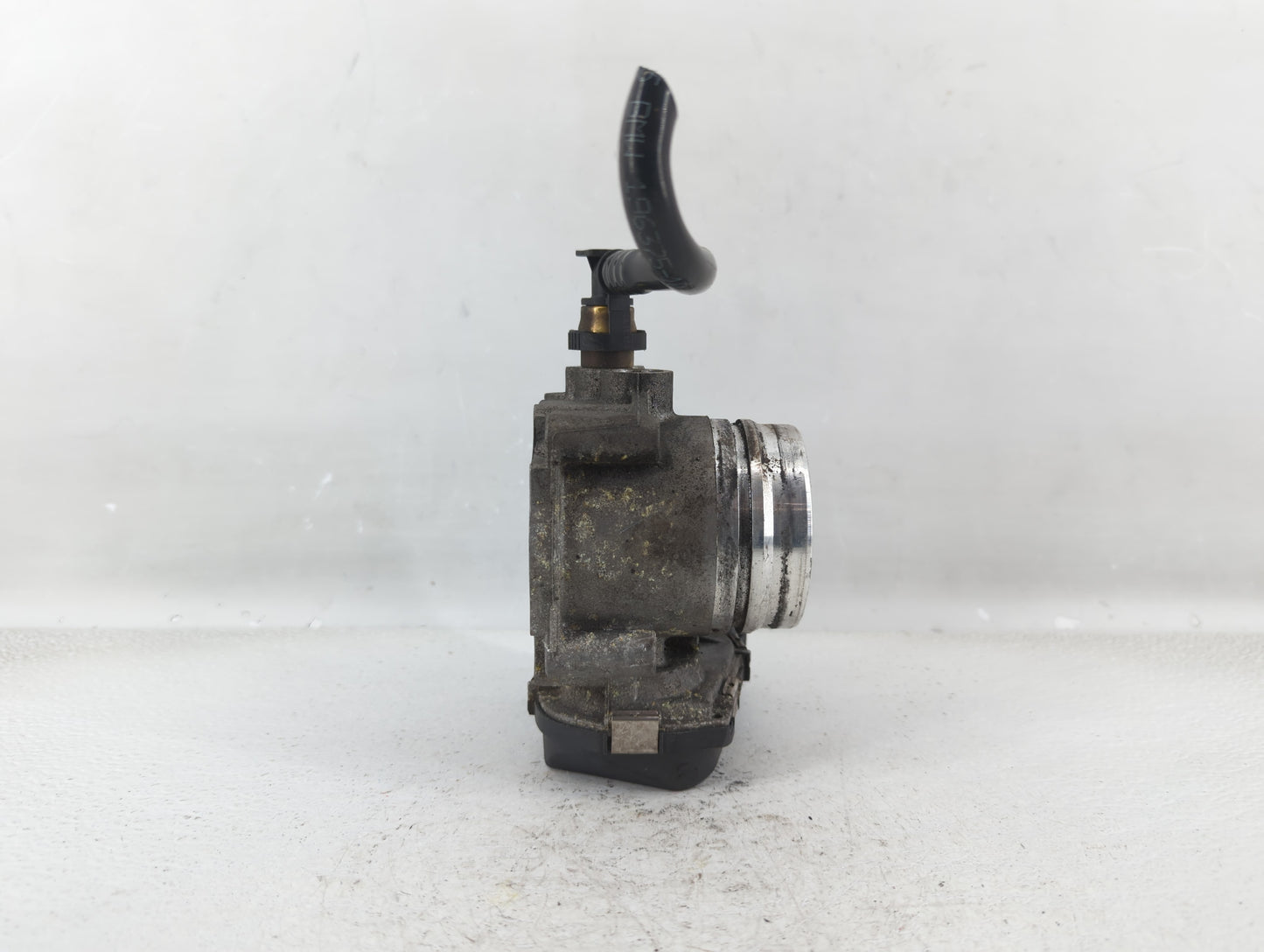 2012-2018 Bmw 320i Throttle Body P/N:1354 7588625-04 Fits Fits 2012 2013 2014 2015 2016 2017 2018 OEM Used Auto Parts - Oemu