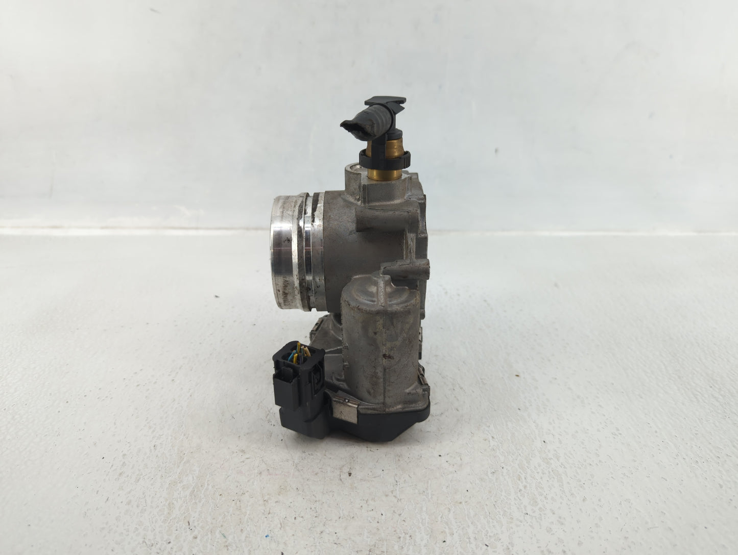 2012-2018 Bmw 320i Throttle Body P/N:1354 7588625-04 Fits Fits 2012 2013 2014 2015 2016 2017 2018 OEM Used Auto Parts - Oemu