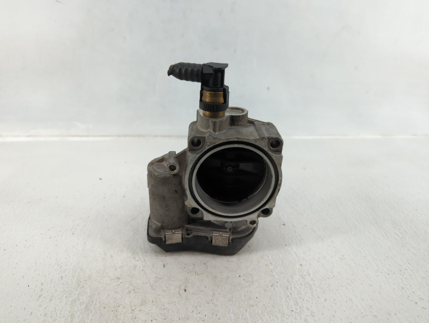 2012-2018 Bmw 320i Throttle Body P/N:1354 7588625-04 Fits Fits 2012 2013 2014 2015 2016 2017 2018 OEM Used Auto Parts - Oemu