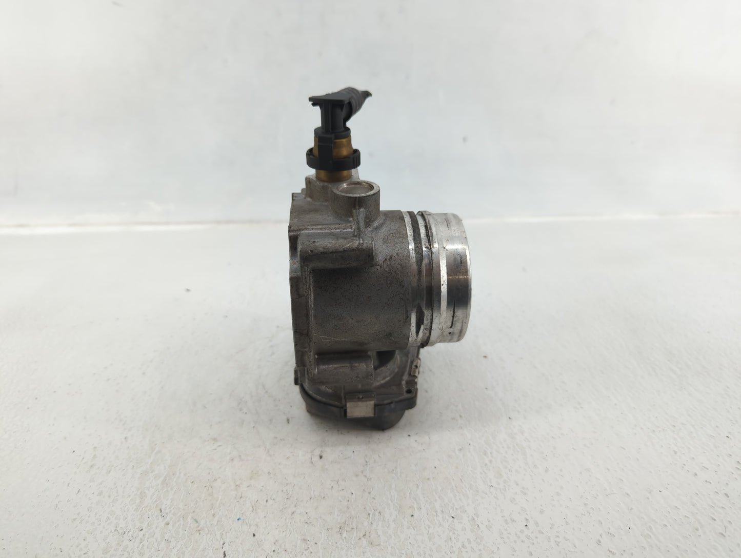 2012-2018 Bmw 320i Throttle Body P/N:1354 7588625-04 Fits Fits 2012 2013 2014 2015 2016 2017 2018 OEM Used Auto Parts - Oemu