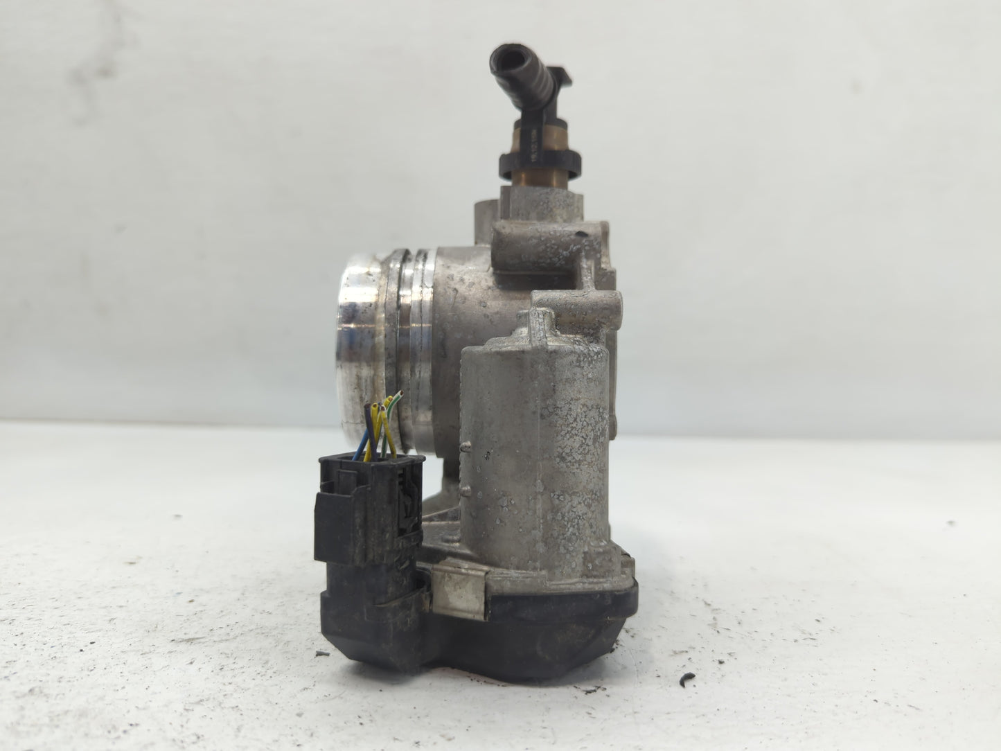 2012-2018 Bmw 320i Throttle Body P/N:1354 7588625-04 Fits Fits 2012 2013 2014 2015 2016 2017 2018 OEM Used Auto Parts - Oemu