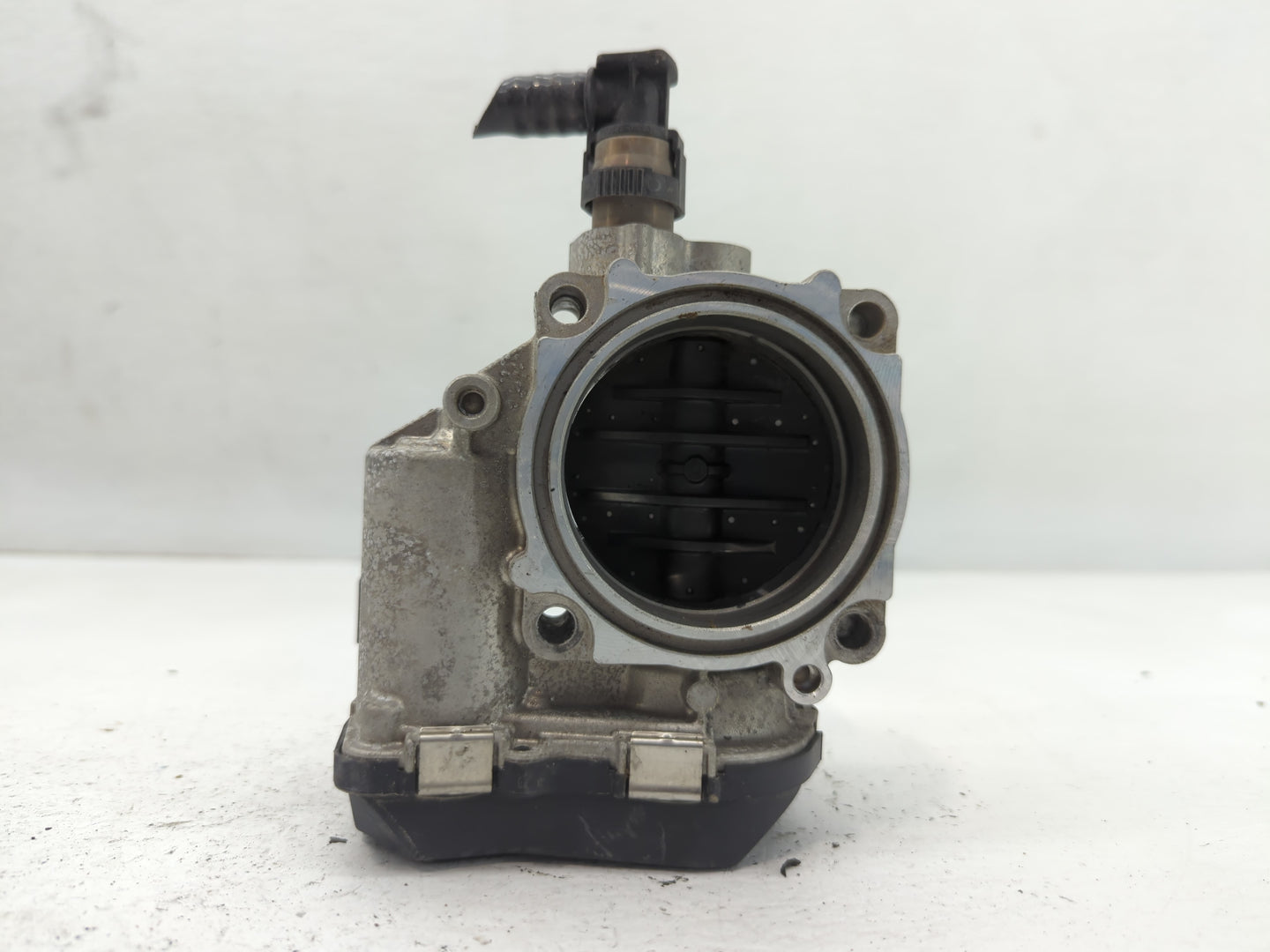 2012-2018 Bmw 320i Throttle Body P/N:1354 7588625-04 Fits Fits 2012 2013 2014 2015 2016 2017 2018 OEM Used Auto Parts - Oemu