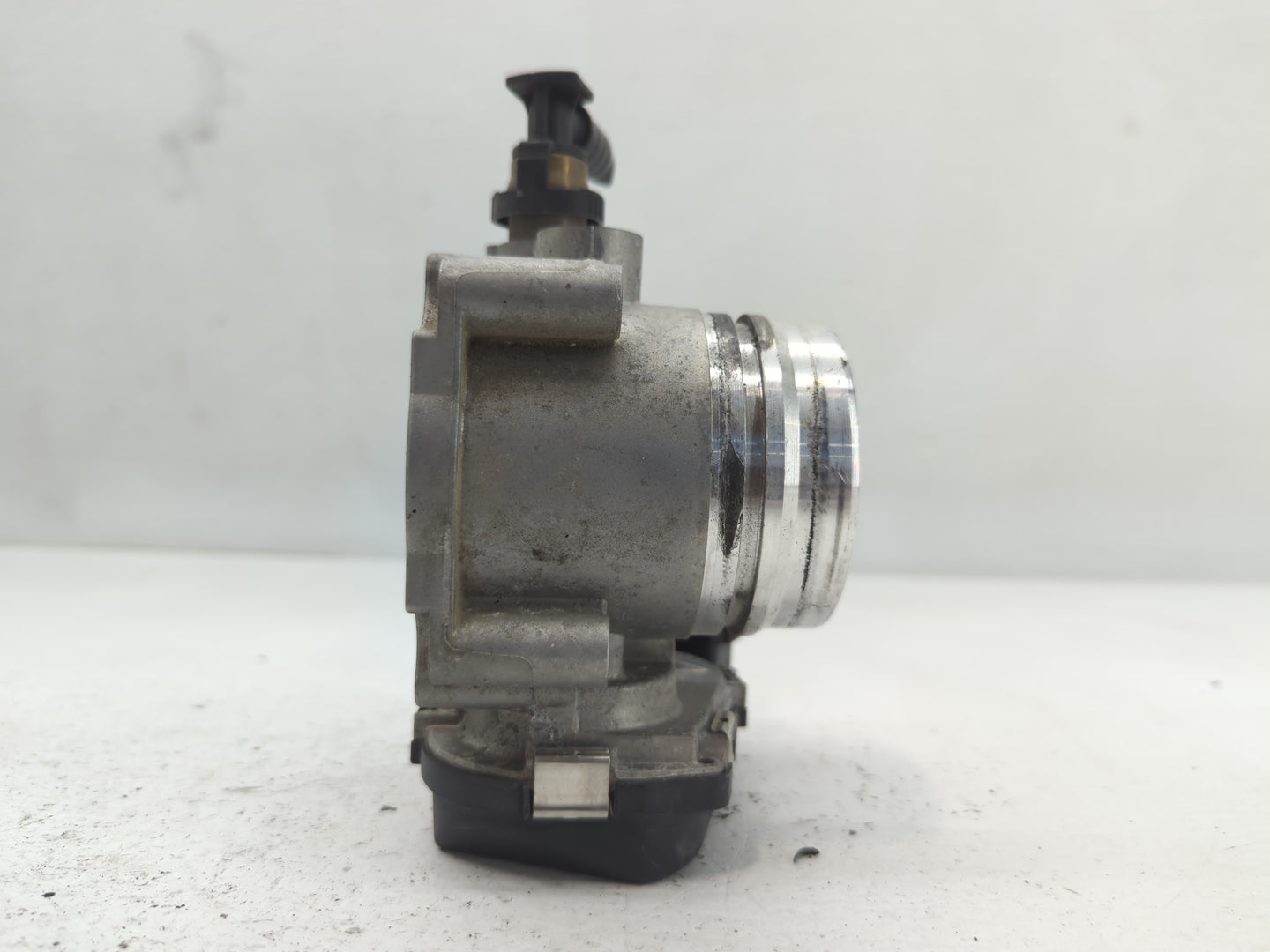 2012-2018 Bmw 320i Throttle Body P/N:1354 7588625-04 Fits Fits 2012 2013 2014 2015 2016 2017 2018 OEM Used Auto Parts - Oemu