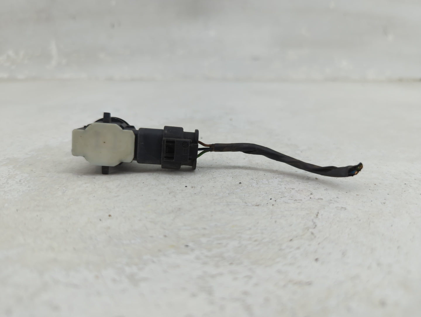 2016 Bmw 328 Front Park Assist Sensor Black - Oemusedautoparts1.com