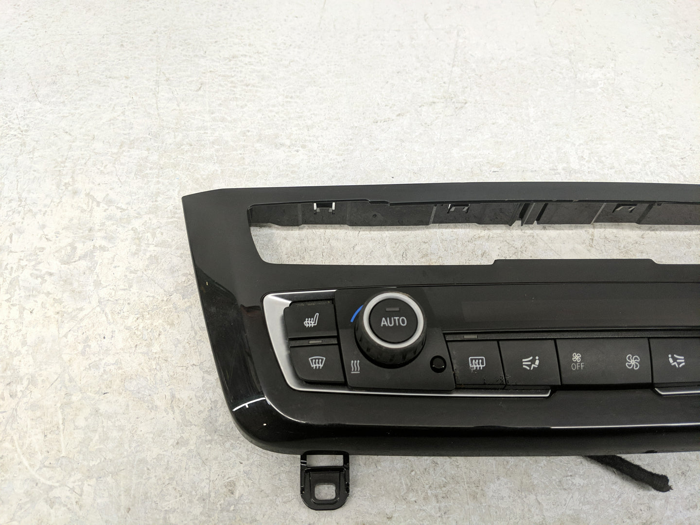 2016 Bmw 328xi Climate Control Module Temperature AC/Heater Replacement P/N:173 138 10 Fits OEM Used Auto Parts - Oemusedaut
