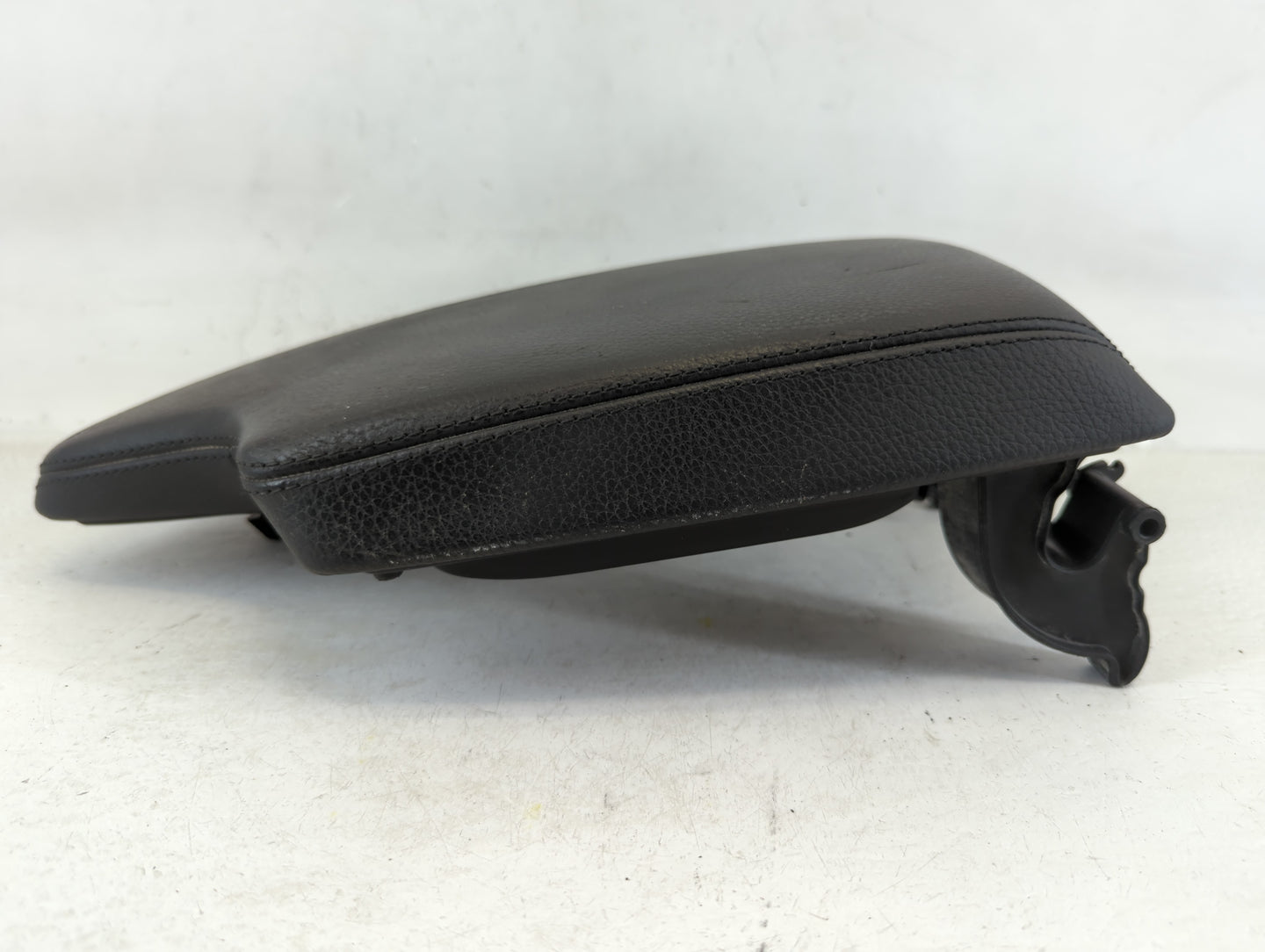 2016 Bmw 328i Center Console Armrest Cover Lid Black - Oemusedautoparts1.com