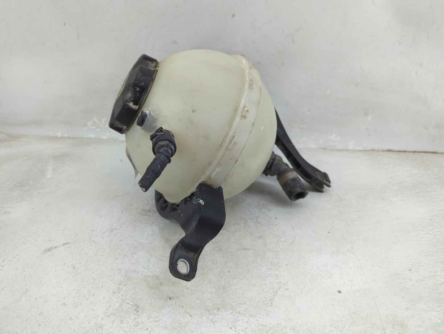 2016 Bmw 528i Radiator Coolant Overflow Expansion Tank Bottle 1459254 - Oemusedautoparts1.com