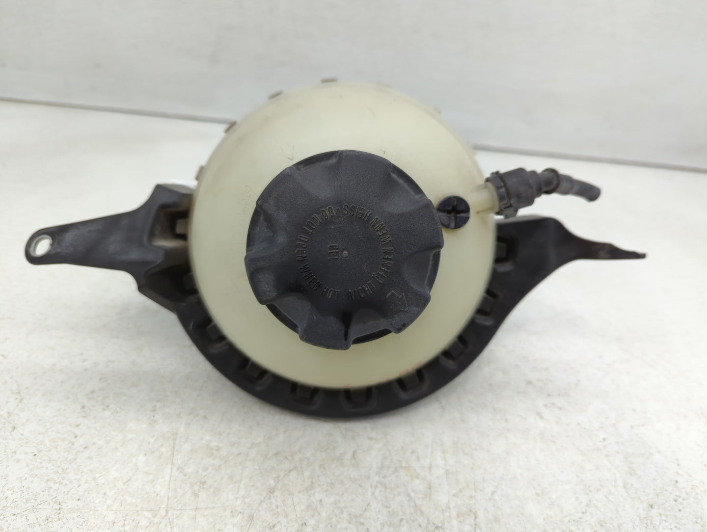 2011-2016 Bmw 528i Windshield Washer Fluid Reservoir Bottle Oem - Oemusedautoparts1.com