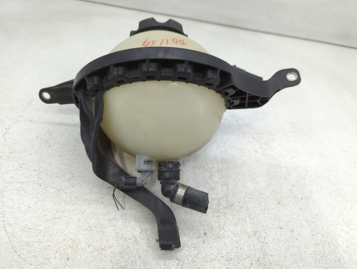 2011-2016 Bmw 528i Windshield Washer Fluid Reservoir Bottle Oem - Oemusedautoparts1.com