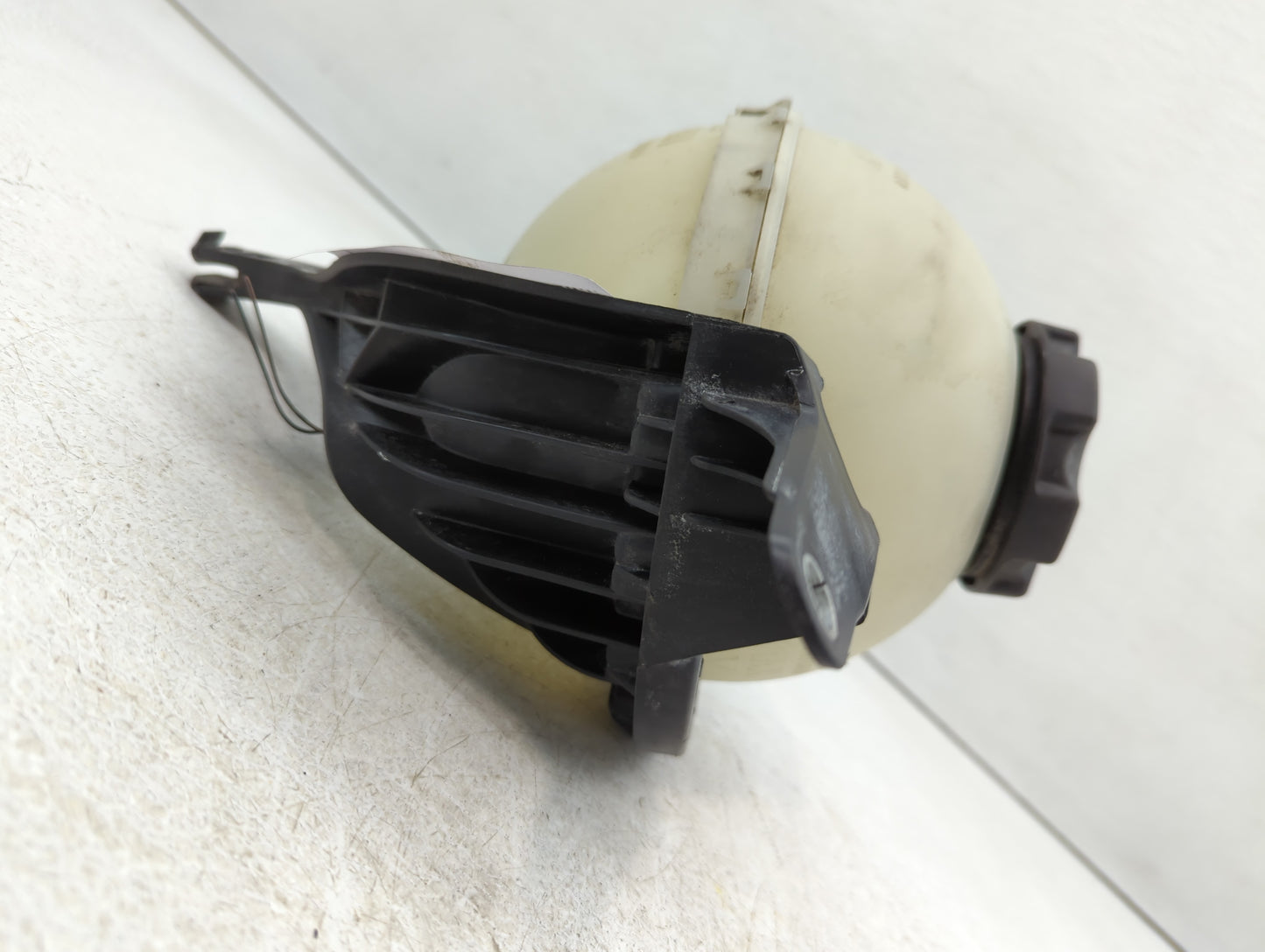 2011-2016 Bmw 528i Windshield Washer Fluid Reservoir Bottle Oem - Oemusedautoparts1.com