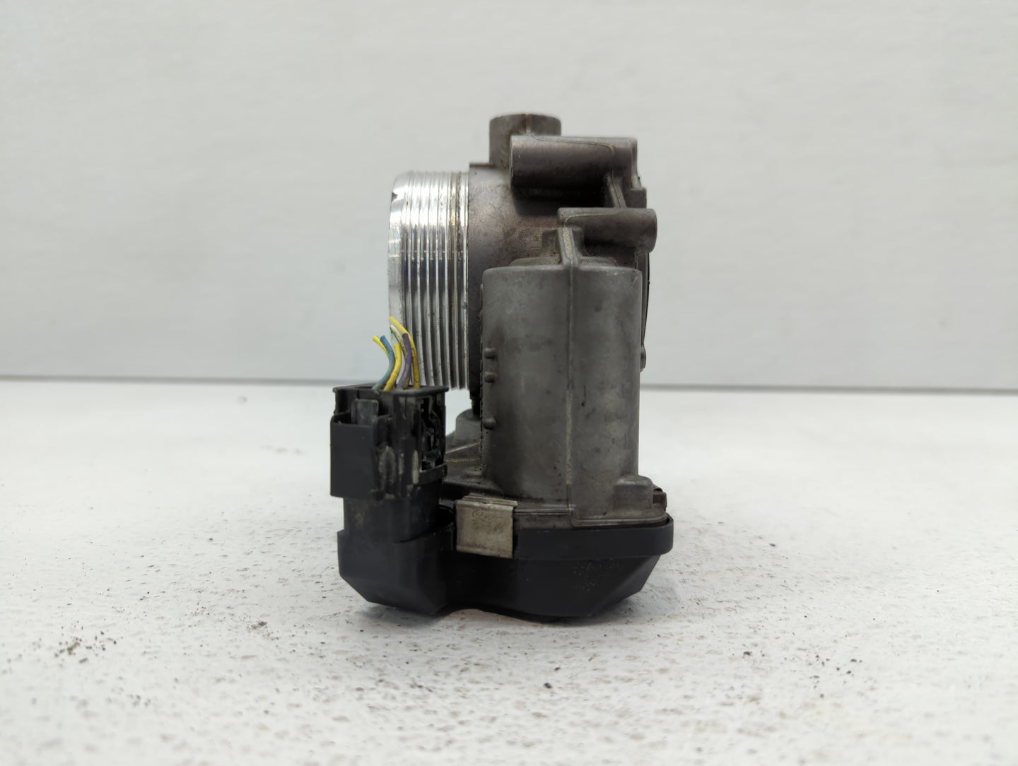2010-2016 Bmw 550i Throttle Body P/N:1354 7555944-03 1354 7555944-05 Fits OEM Used Auto Parts - Oemusedautoparts1.com