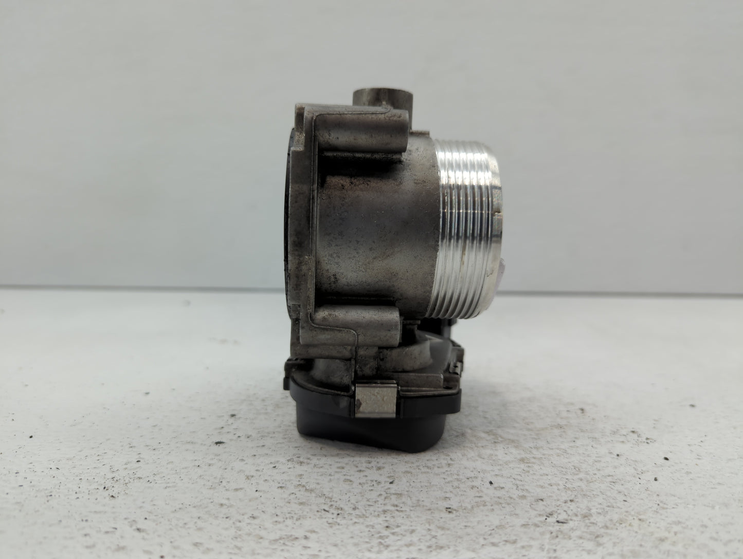 2010-2016 Bmw 550i Throttle Body P/N:1354 7555944-03 1354 7555944-05 Fits OEM Used Auto Parts - Oemusedautoparts1.com