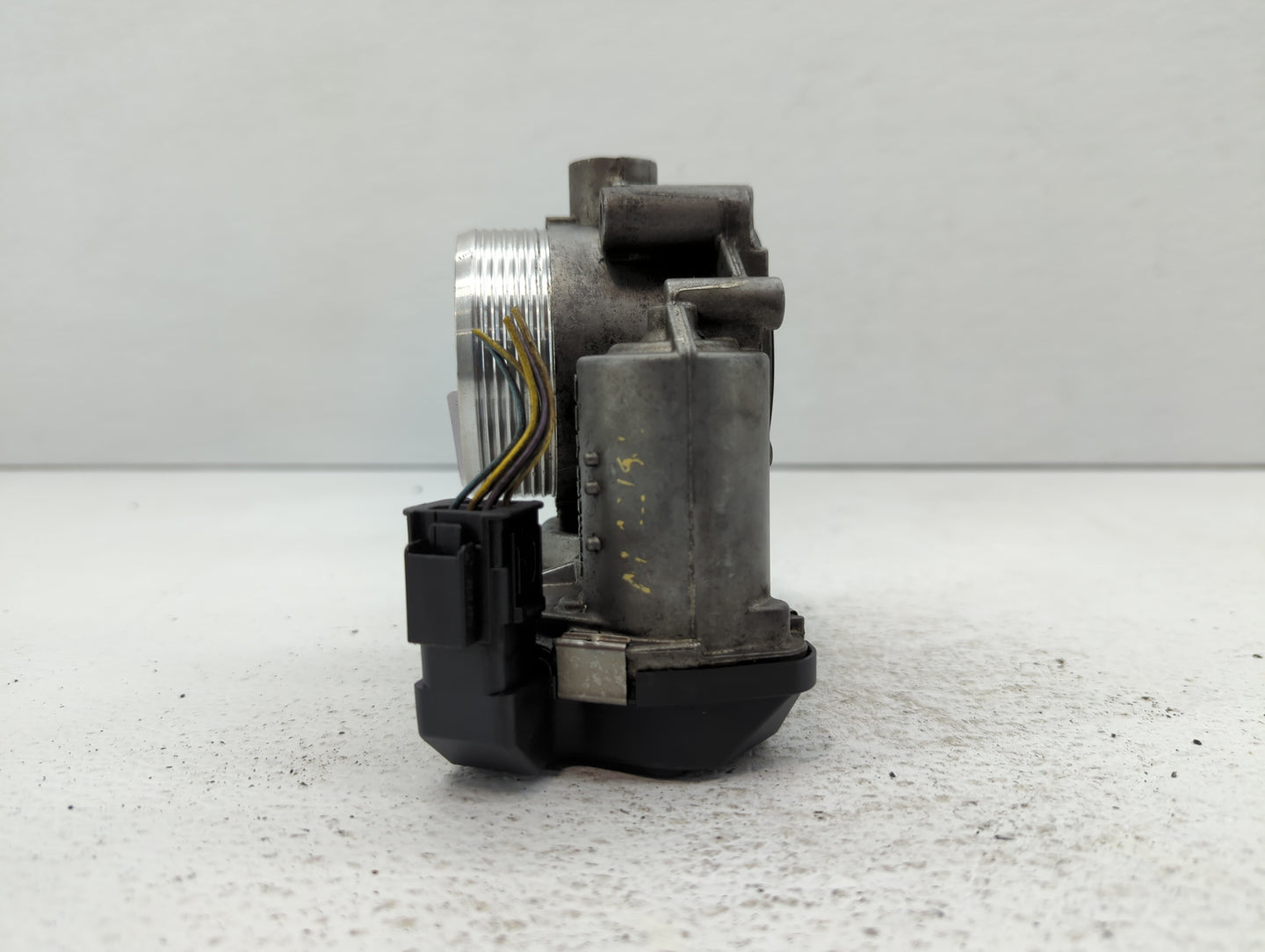 2010-2016 Bmw 550i Throttle Body P/N:1354 7555944-03 1354 7555944-05 Fits OEM Used Auto Parts - Oemusedautoparts1.com
