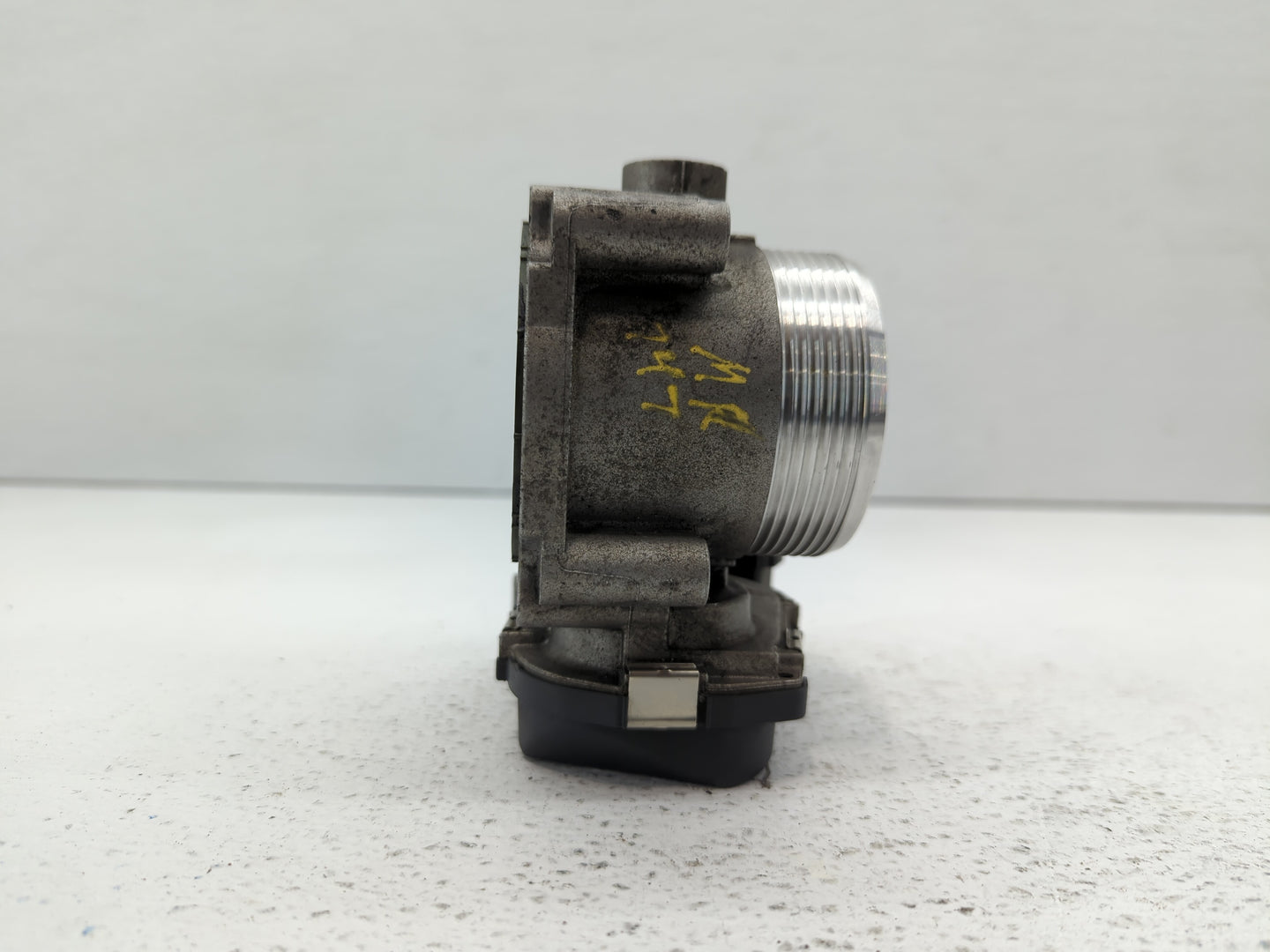 2010-2016 Bmw 550i Throttle Body P/N:1354 7555944-05 1354 7555944-03 Fits OEM Used Auto Parts - Oemusedautoparts1.com