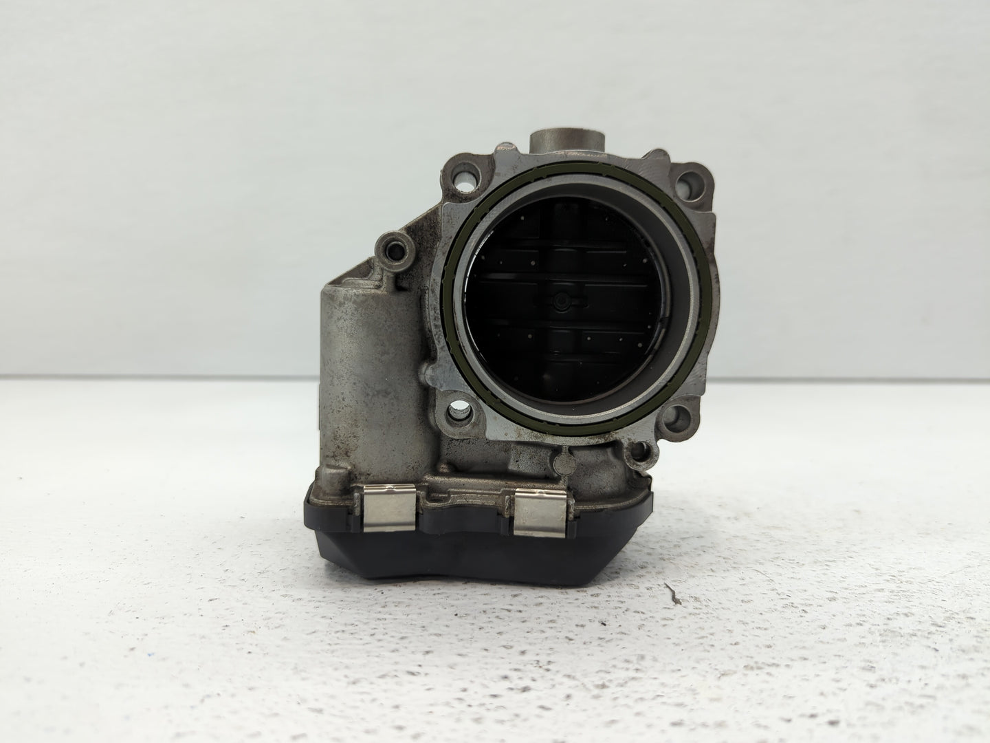 2010-2016 Bmw 550i Throttle Body P/N:1354 7555944-05 1354 7555944-03 Fits OEM Used Auto Parts - Oemusedautoparts1.com