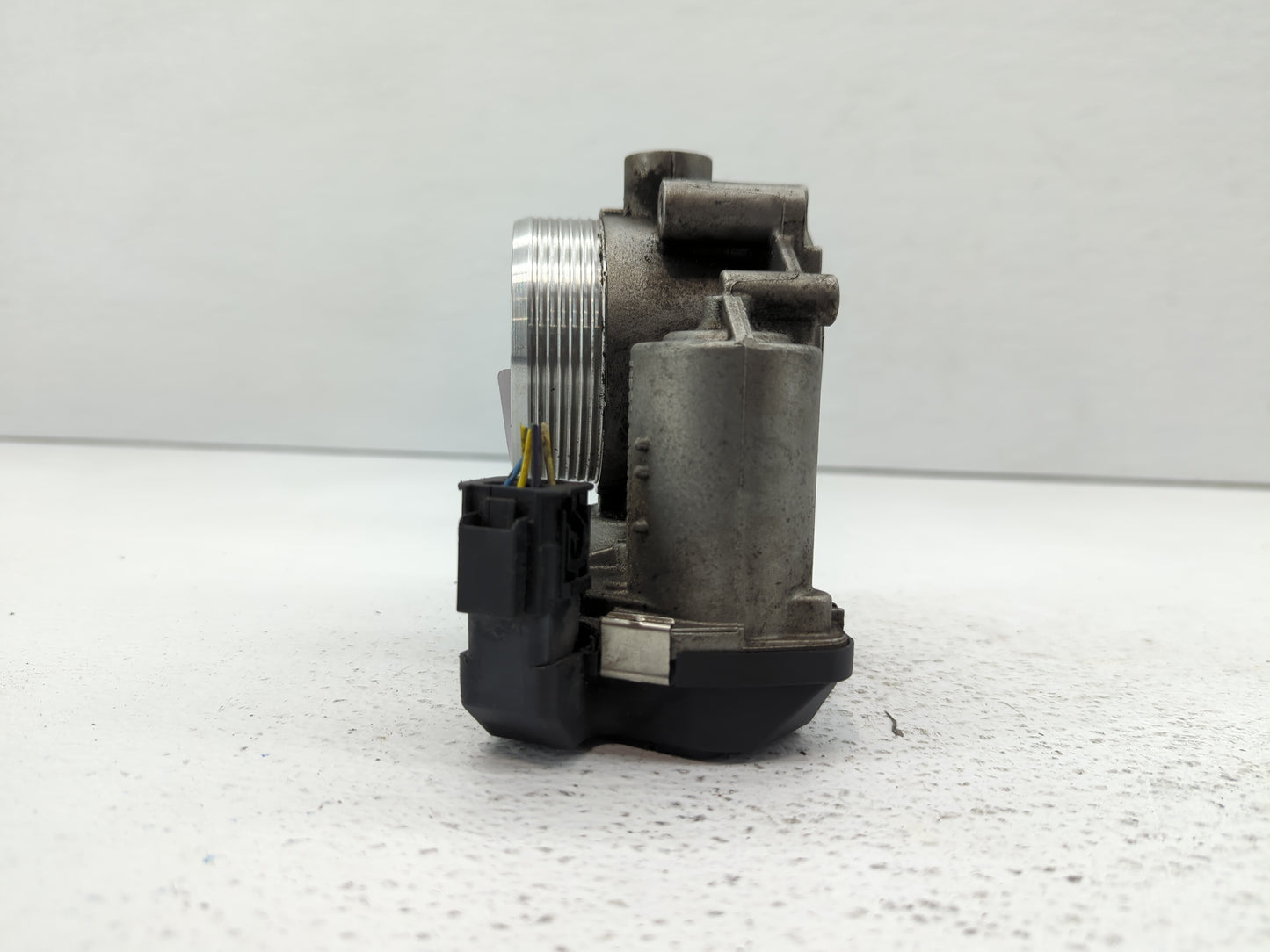 2010-2016 Bmw 550i Throttle Body P/N:1354 7555944-05 1354 7555944-03 Fits OEM Used Auto Parts - Oemusedautoparts1.com